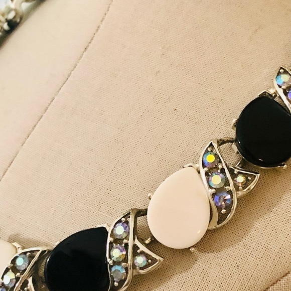 Vintage Thermoset Necklace & Rhinestone Earrings - Picture 5 of 15